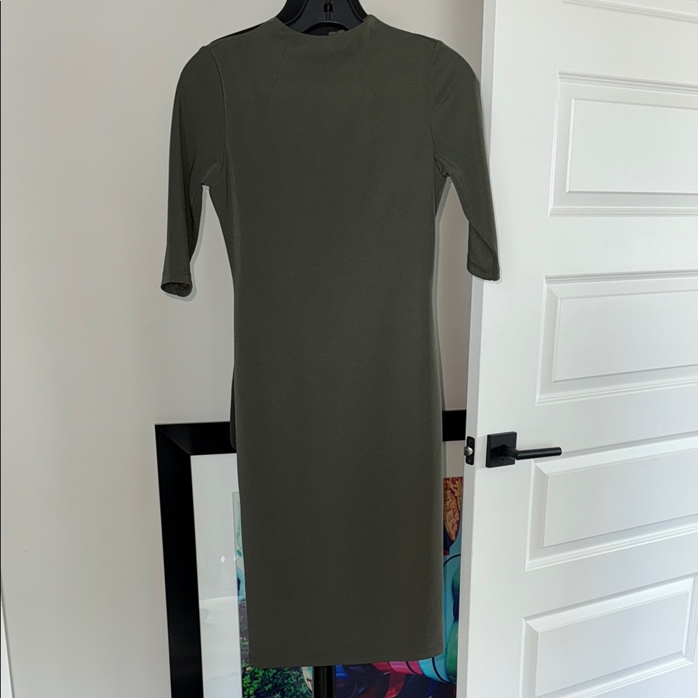 NWOT Alice + Olivia Green Sheath Dress Mock Neck 3/4 Sleeve